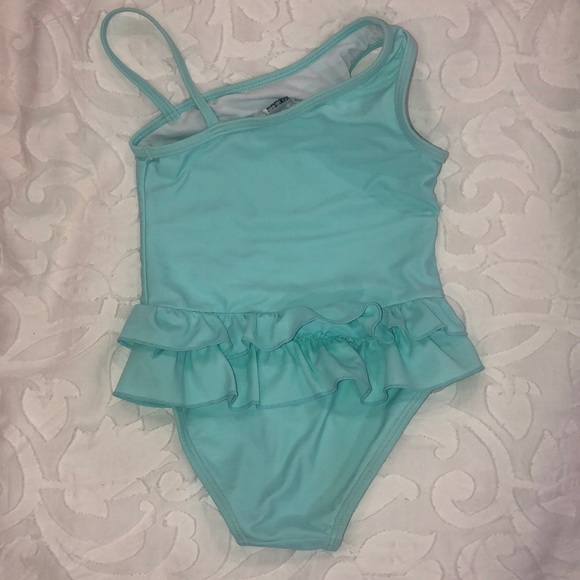 Guess kids one piece bathing suit 🩱 - Picture 3 of 3